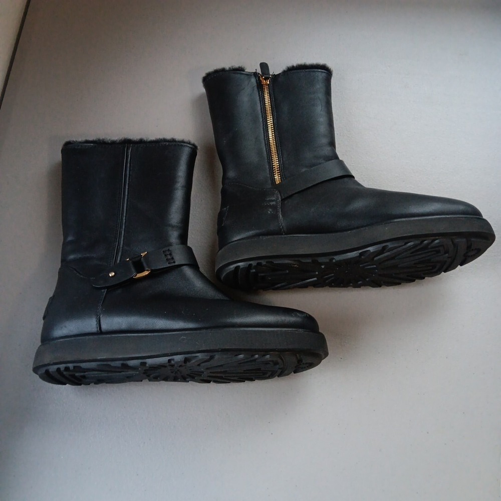 Ugg Berge Boot Womens 6 Short Fur Lined Black Equestrian Buckle Warm Booties - Picture 7 of 13